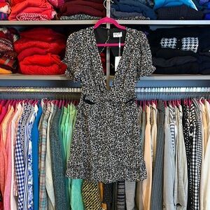 Vine Tree black/white flower print v neck back cut out short sleeve dress S NWT